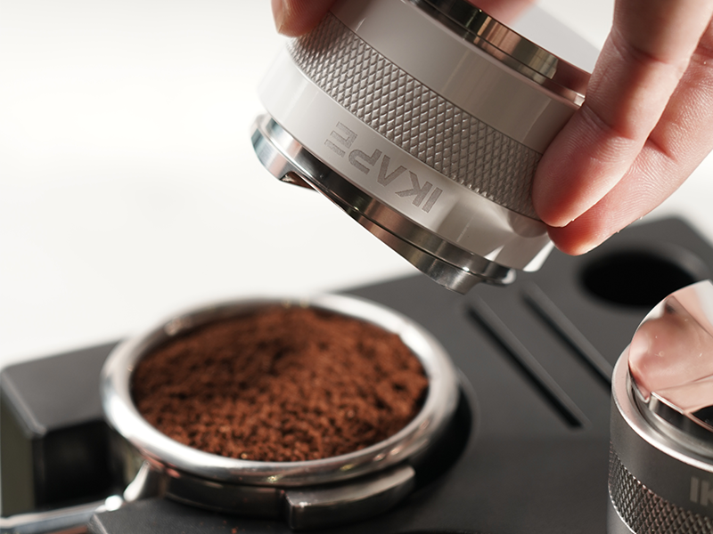 How the Espresso Distributor solves the channeling effect