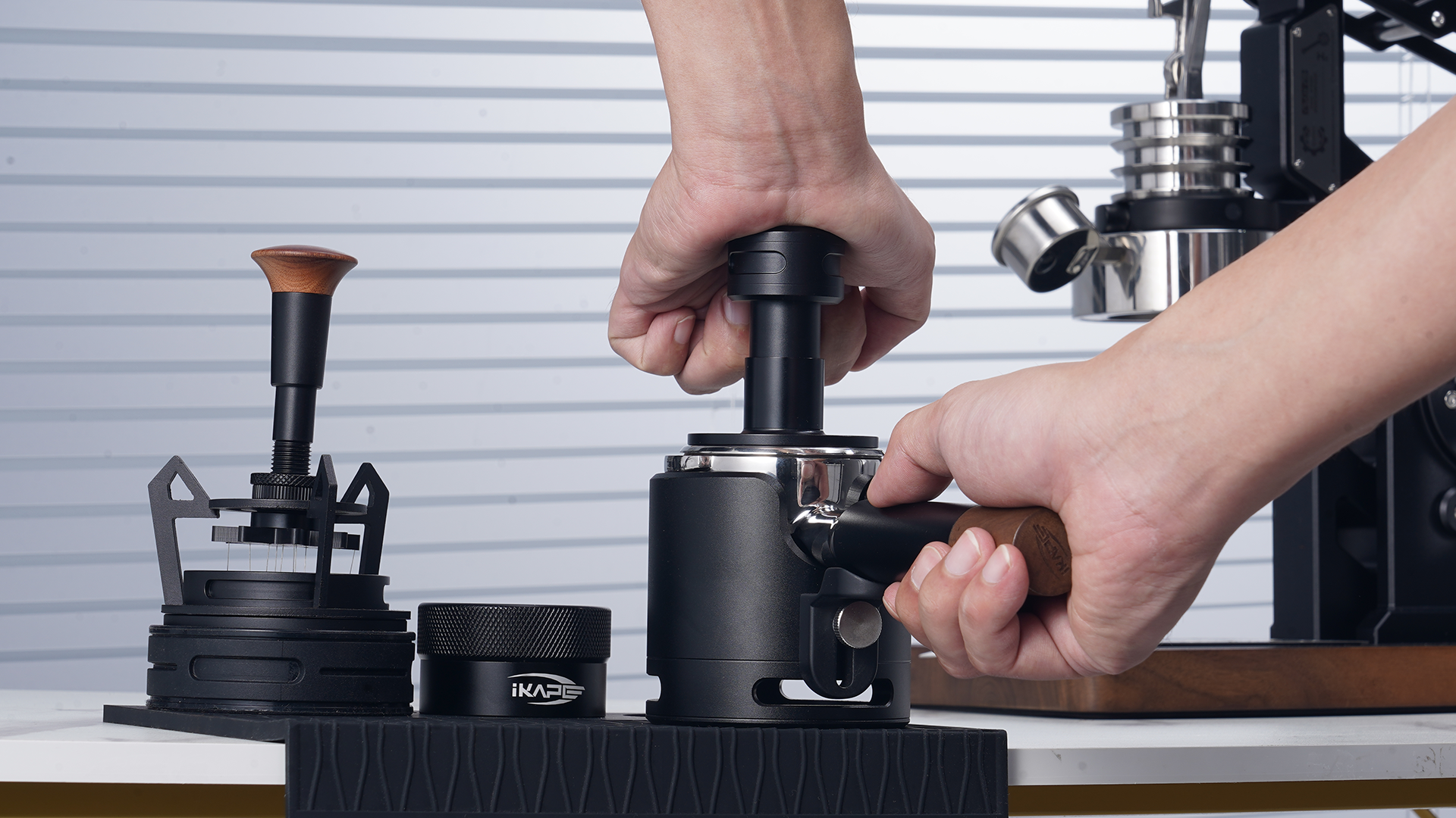How to Use IKAPE V5 Click Coffee Tamper Correctly for Easier Operation