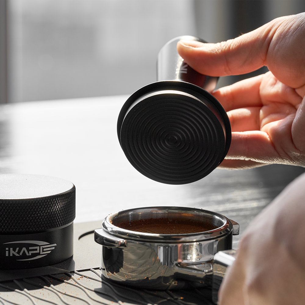 Coffee-tamper-with-a-black-threaded-base