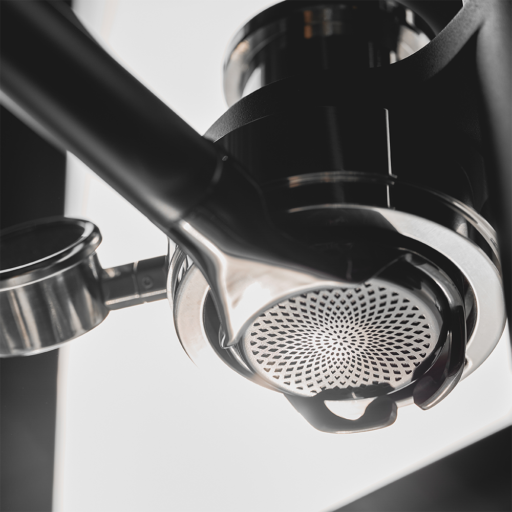 IKAPE-Flat-bottom-portafilter-with-basket