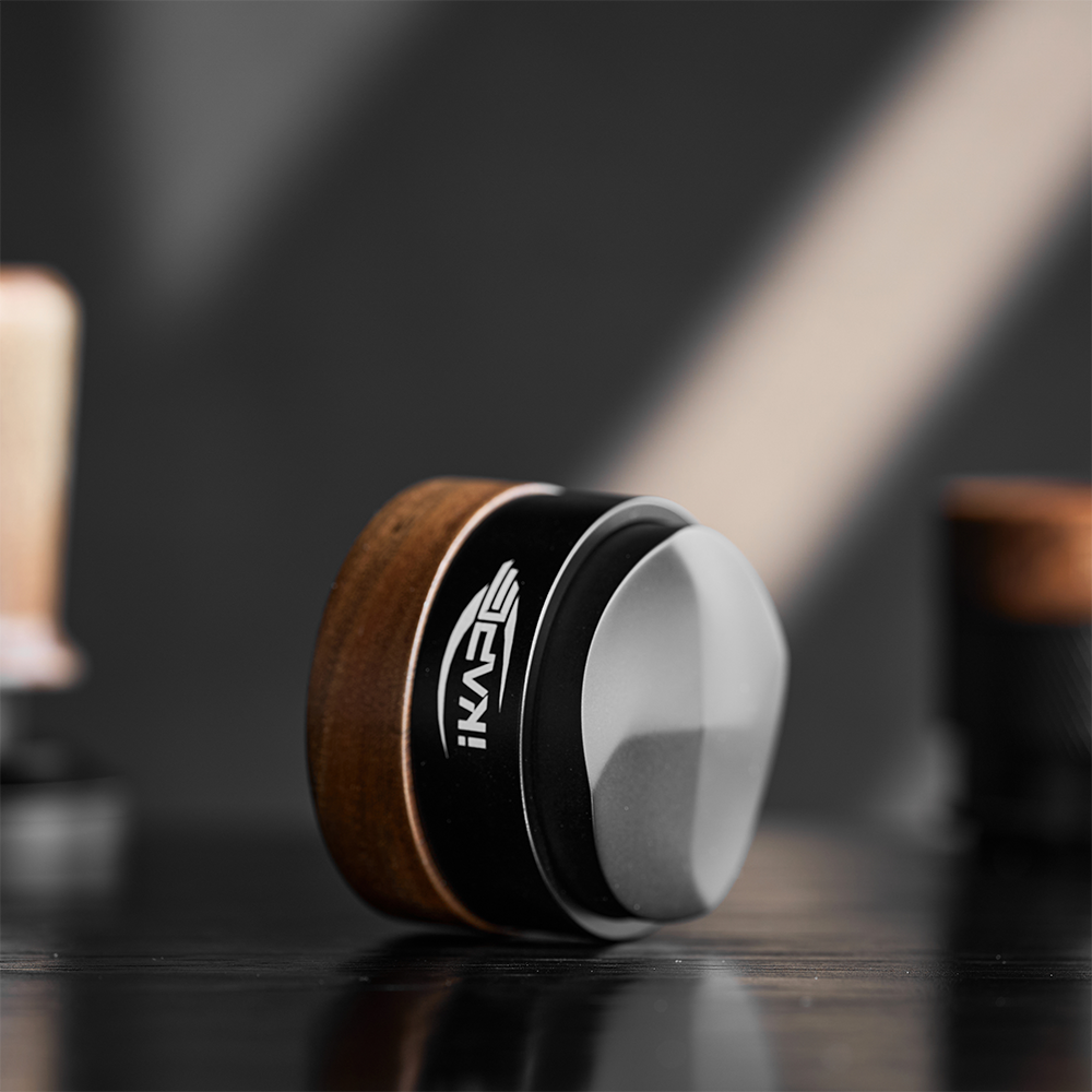 IKAPE-coffee-distributor-with-wooden-handle