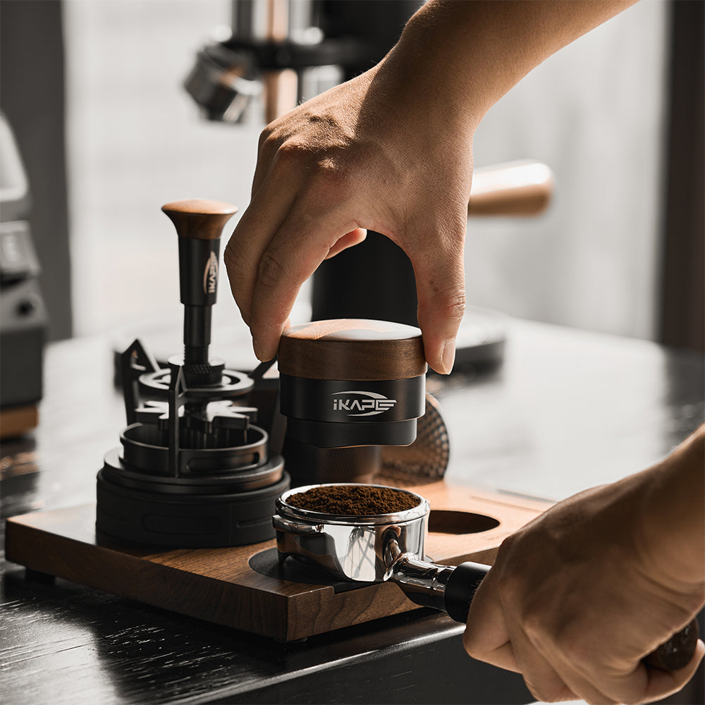 Walnut-Espresso-Puck-Prep-Set-distributor