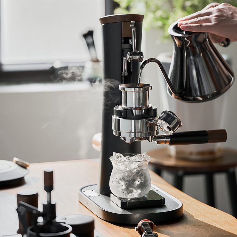 manual-coffee-maker-to-make-coffee